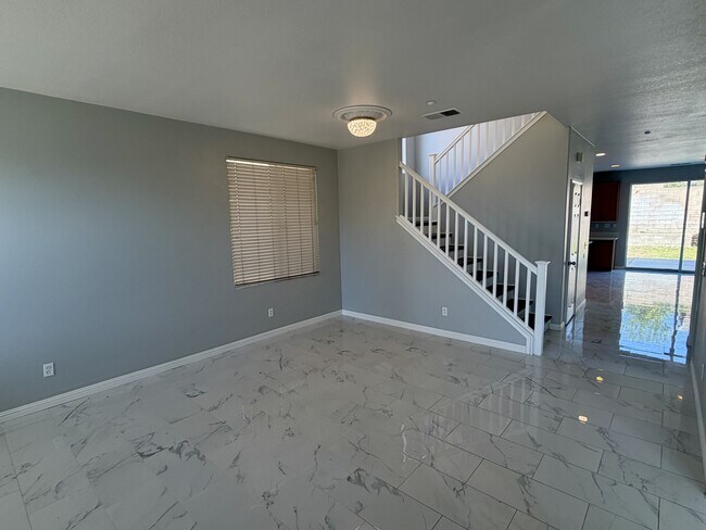 Foto del edificio - 7575 Lime Ave