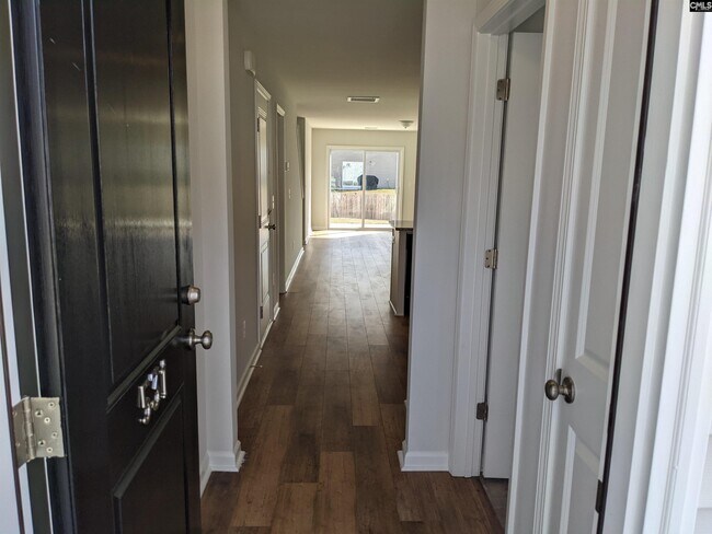 Foto del edificio - 531 Moresby Wy