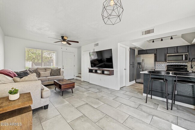 Building Photo - 2940 N Oregon St