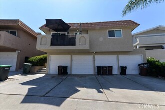 Building Photo - 315 Avenida Santa Barbara