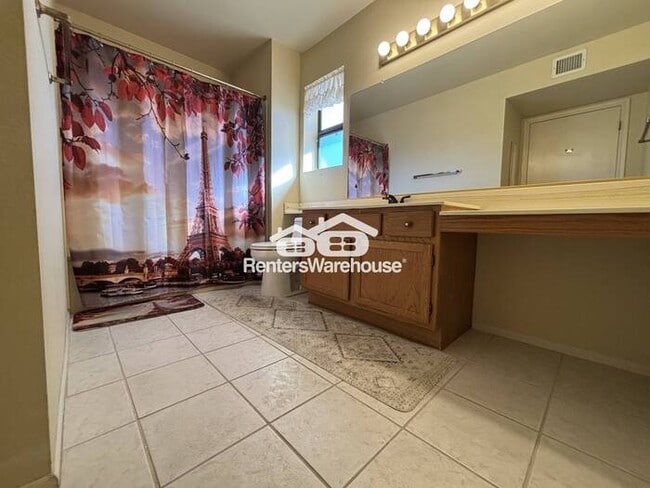 Building Photo - 3-BD, 2-BA solar-panel Sun City West living near Golf Course!