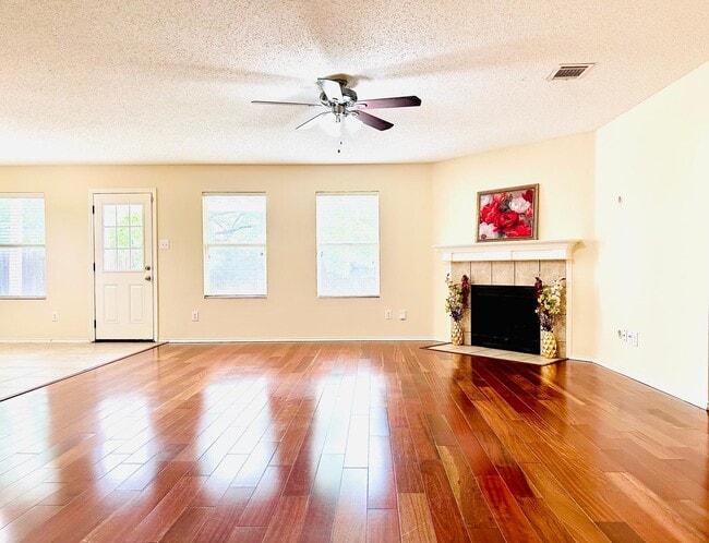 Building Photo - 9809 Tyler Dr