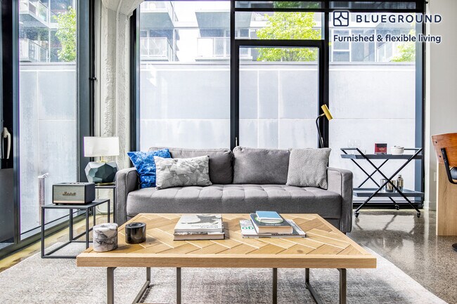 Foto del edificio - 676 North LaSalle Drive-SI FL3-ID321