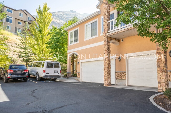 Building Photo - 1061 Canyon Meadow Dr