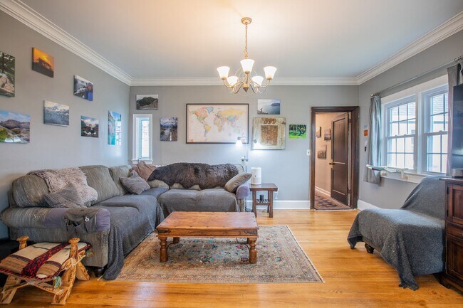 Building Photo - Beautiful 3 BR/2 BA Single-Family Home in ...