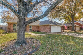 Building Photo - 2721 Edinboro Dr