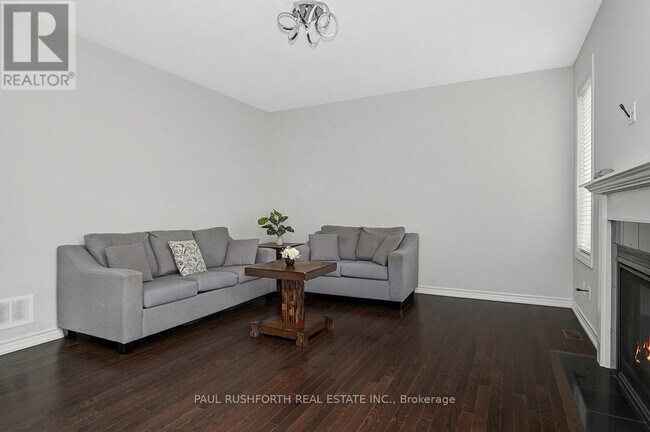 Building Photo - 54 Moonbeam St