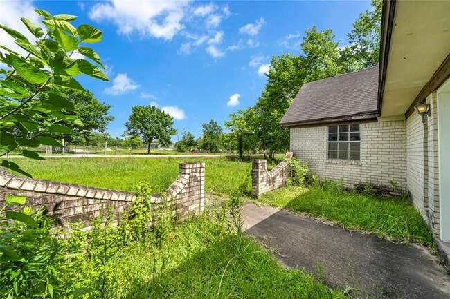 Building Photo - 1326 Carl Dr