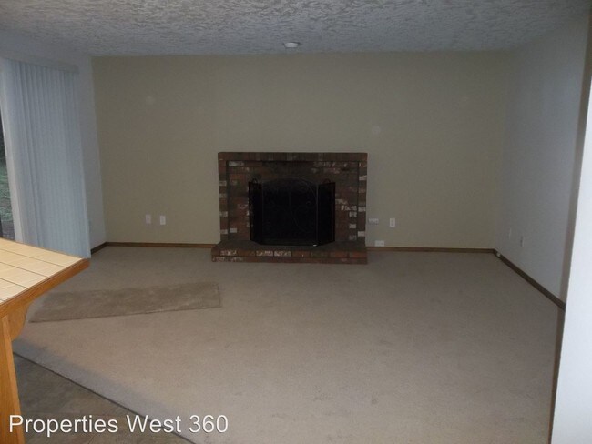 Building Photo - 7900 NE 148th Ave