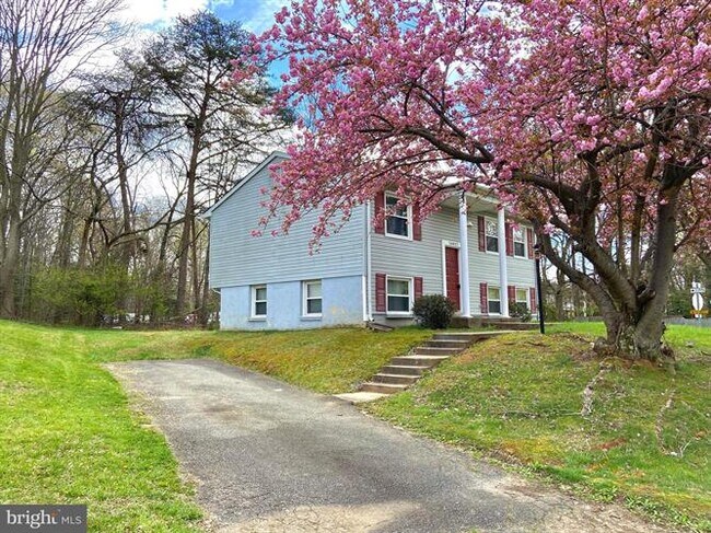 Building Photo - 14017 Lindendale Rd