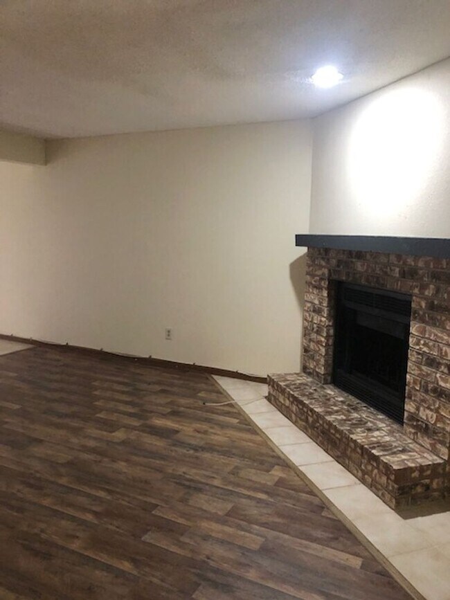 Foto del edificio - 203 NE Greystone Dr