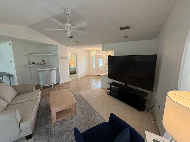 Foto del edificio - Welcome to Your Luau-Style Paradise in Stonecrest! - ANNUAL LEASE