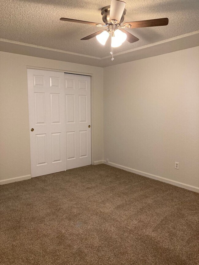 Building Photo - 3804 S Cascade St