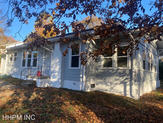 Building Photo - 4 br, 2 bath House - 901 Hermitage Drive