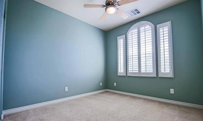 Building Photo - 9802 S Cres Lodge Ct