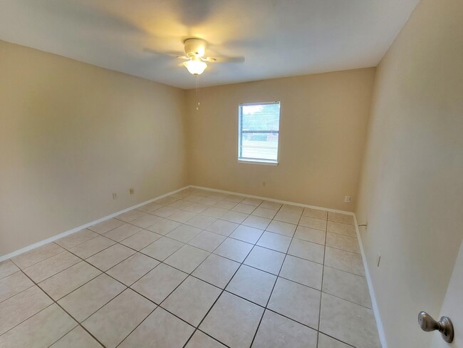 Building Photo - 1614 Green Briar Pkwy