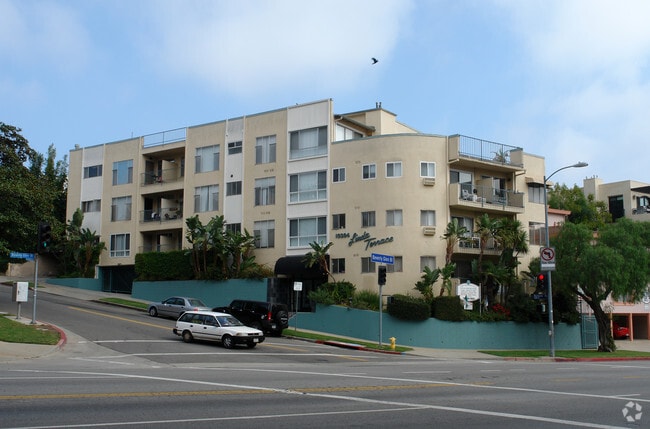 Building Photo - 10394 Rochester Ave
