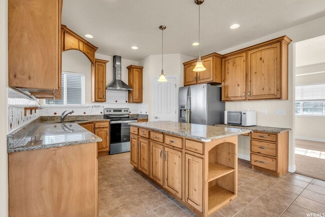 Foto del edificio - AMAZING 2 STORY HOME w/ 4 CAR GARAGE!