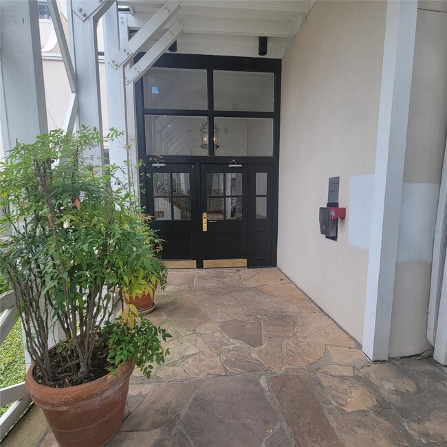 Foto del edificio - 2333 Bering Dr
