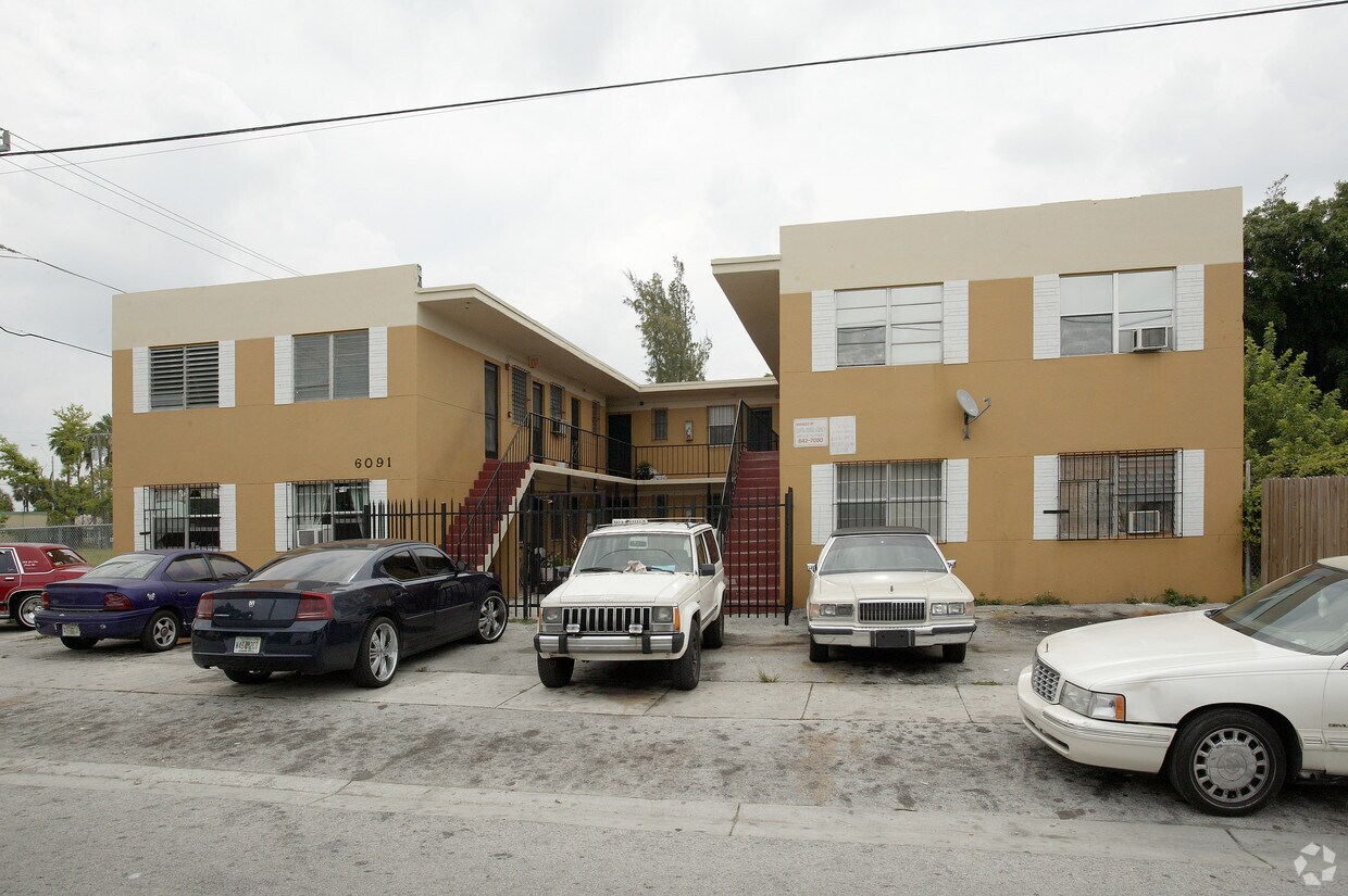 Foto principal - 6091 NW 15th Ave