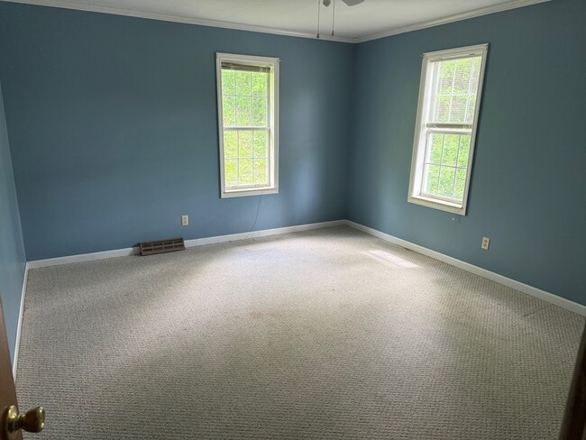 bedroom - 201 N Lancaster St