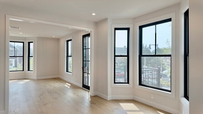 Building Photo - 201 Washington St