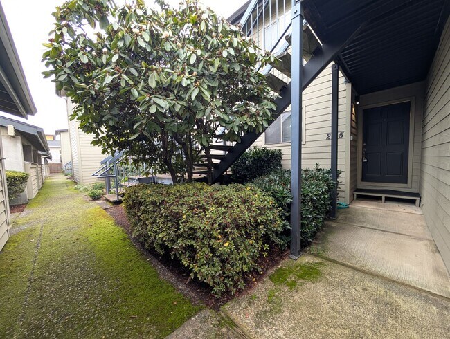 Foto del edificio - Great 2 Bedroom, 1-Bath Condo Near Eugene Country Club!