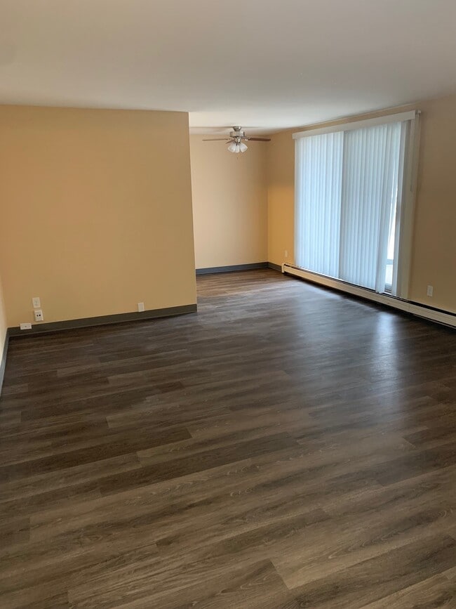 Normandy Village 2540 N 124th St Wauwatosa, WI Apartments for Rent