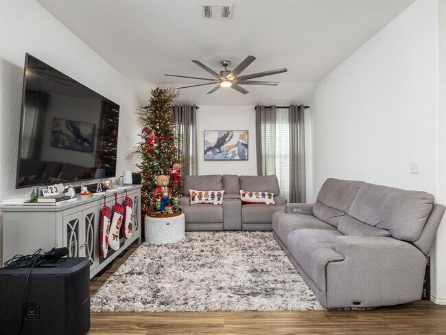 Building Photo - 210 Escondido Cir