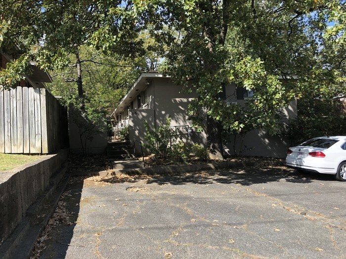 Primary Photo - 216 N Taylor St