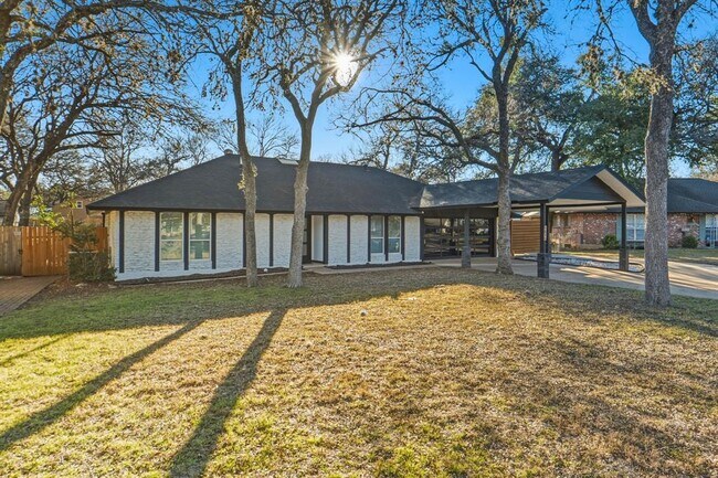 Foto del edificio - 2107 Lewood Cir