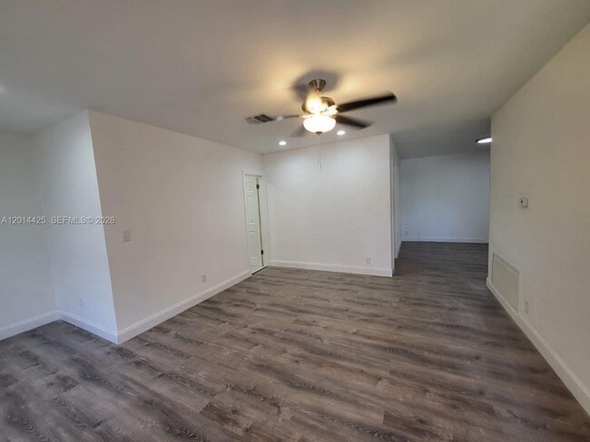 Building Photo - 4324 NW 76th Ave