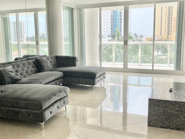 Building Photo - 16400 Collins Ave