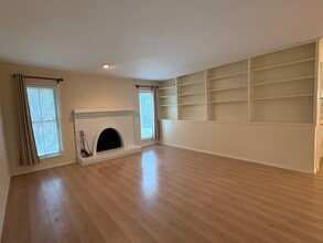 Building Photo - 7731 Meadow Park Dr