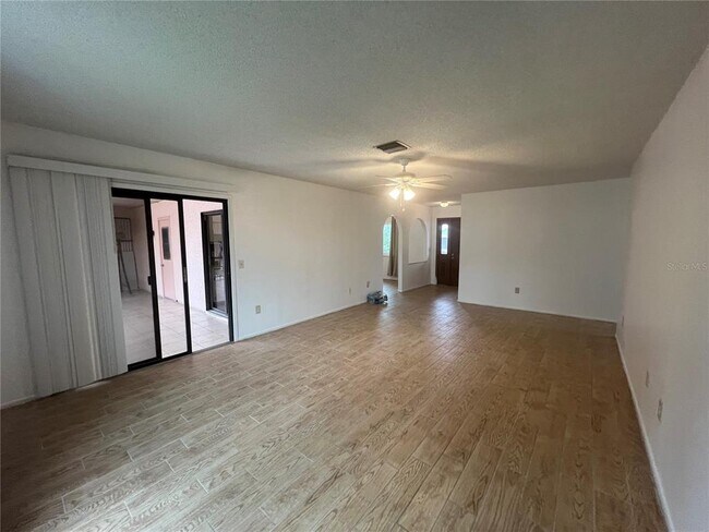 Foto del edificio - 3703 Suburban Ln