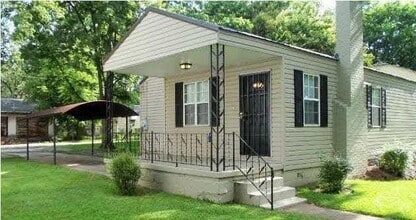 Building Photo - 605 39th Pl