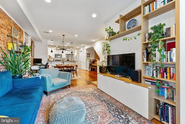 Building Photo - 1105 Park Rd NW