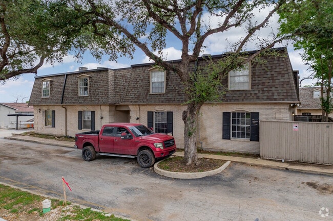 Alternate - 170 De Chantle Road