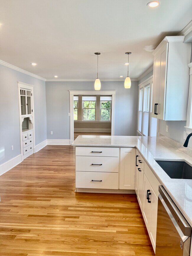 Building Photo - 12 Richview St