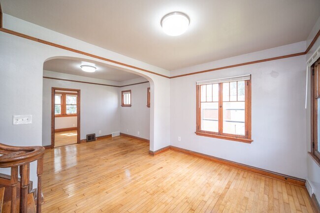 Building Photo - Welcome Home to this 5 Bedroom Single Fami...