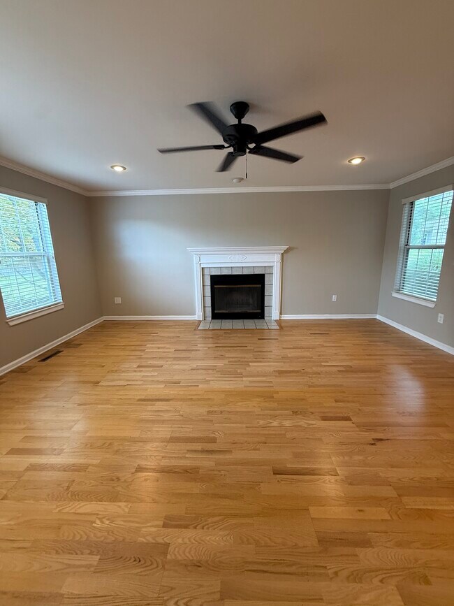 Foto del edificio - 1607 Briarwood Ln