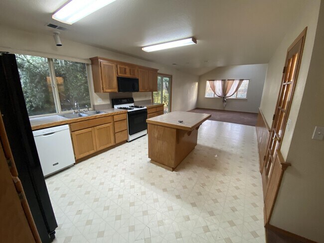 Building Photo - 1300 Silverado Ave