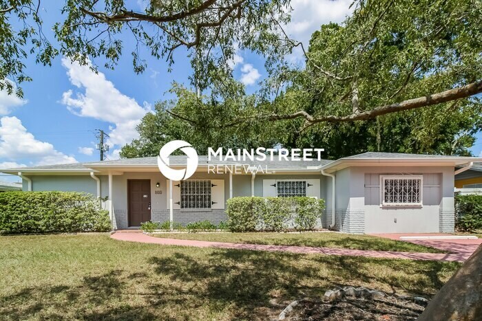 Foto principal - 3 Bedroom Pet-Friendly Home in Brandon, FL...