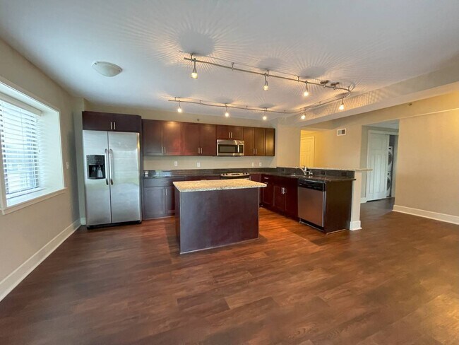 Foto del edificio - 4700 Roanoke Pkwy
