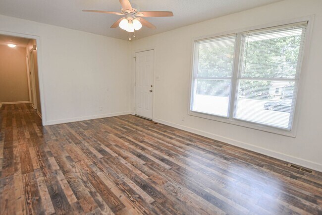 Foto del edificio - Updated Three Bedroom!