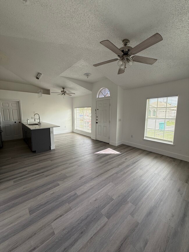 Building Photo - 6921 Long Needle Ct