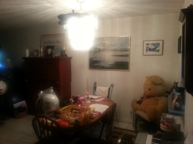 dining room - 2571 Aragon Blvd