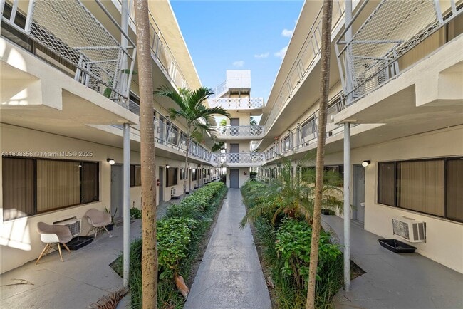 Building Photo - 1165 Marseille Dr