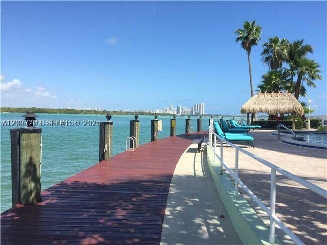 Foto del edificio - 10350 W Bay Harbor Dr