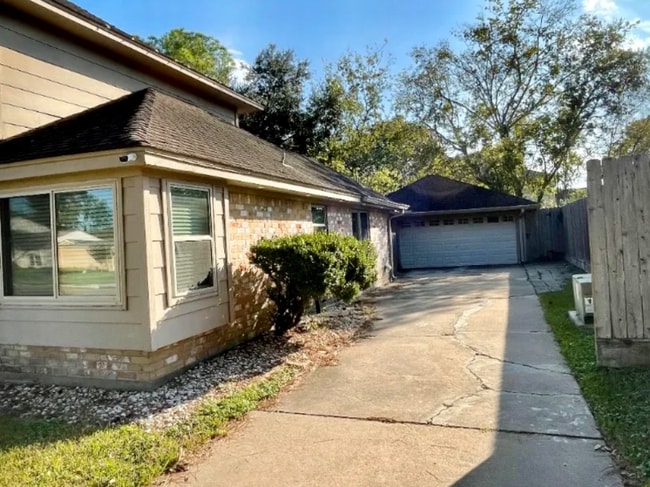 Building Photo - 14111 Wickersham Ln